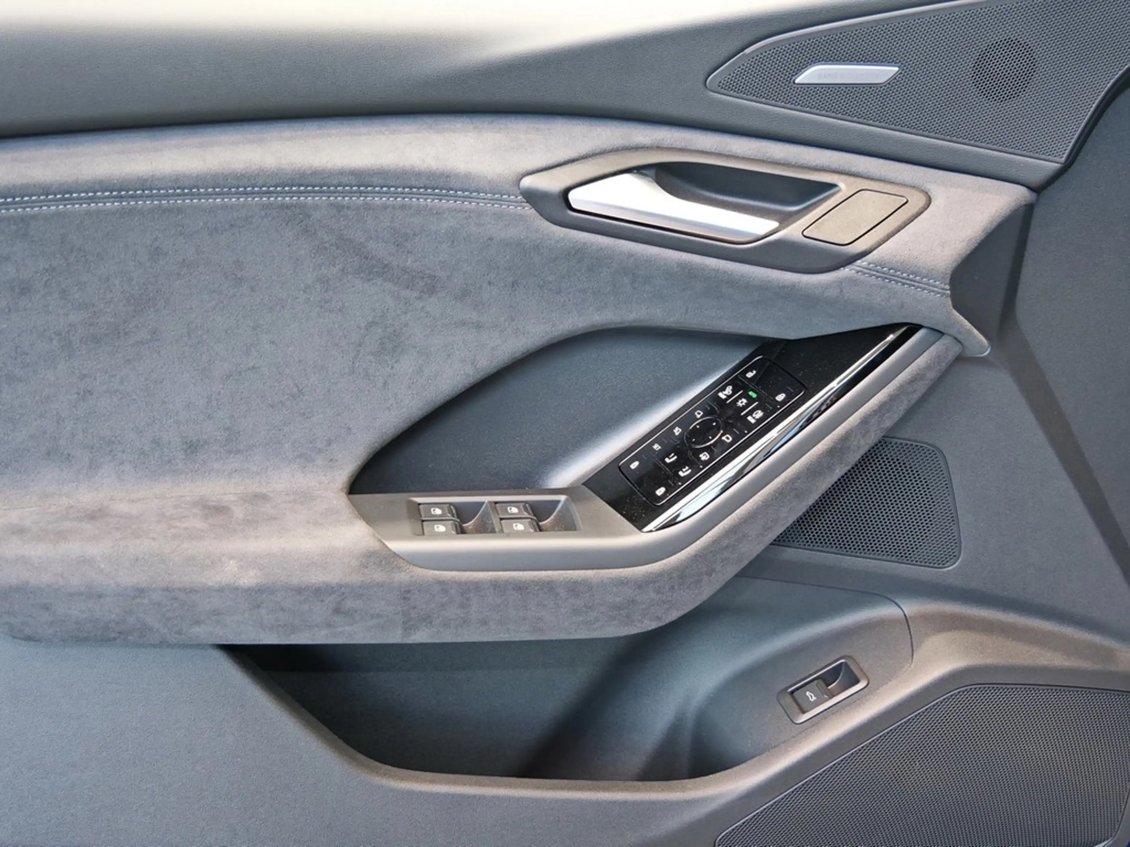 Audi e-tron S line business quattro 315 kW / 428 PS — photo 15