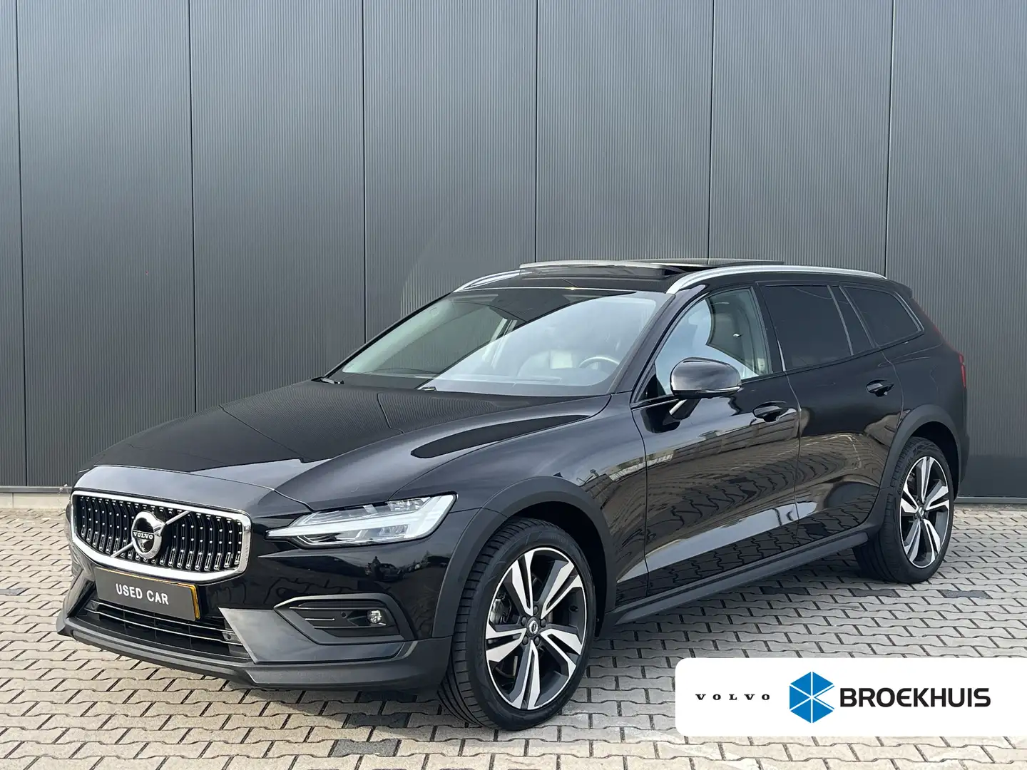 Volvo V60 Cross Country B5 AWD Pro Panoramadak | 360 Camera | Stoel & Stuu Negro - 1
