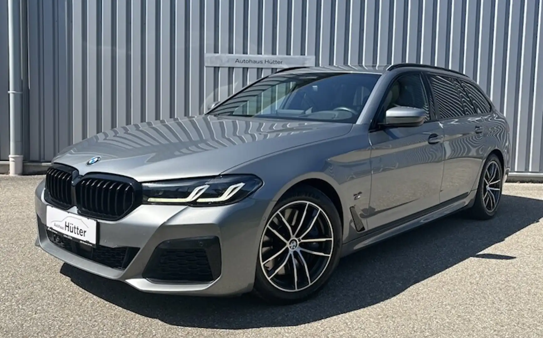 BMW 530 d Touring xDrive Aut. HUD, Fond Entertainment, ... Grau - 1