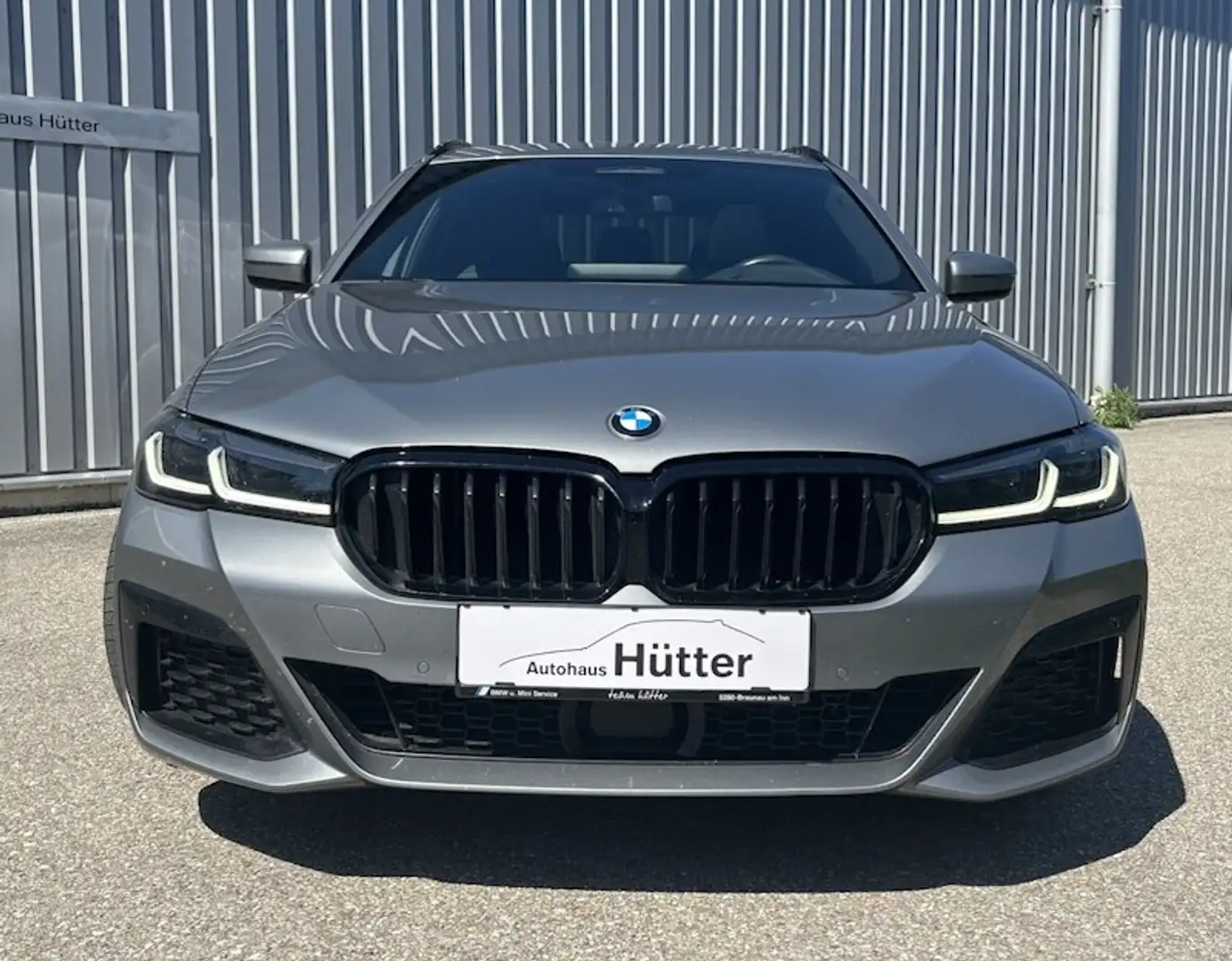BMW 530 d Touring xDrive Aut. HUD, Fond Entertainment, ... Grau - 2