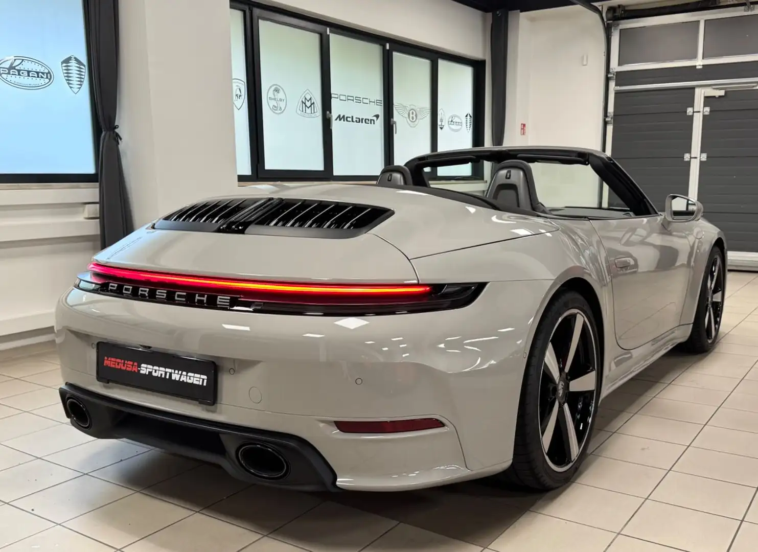 Porsche 992 CARRERA CABRIO FACELIFT SPORTDESIGN BOSE NEW Grau - 1