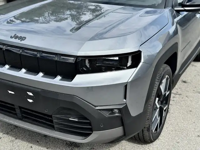Jeep Compass view 3