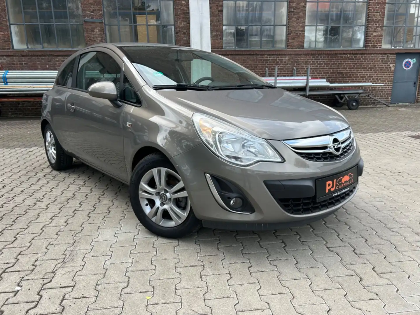 Opel Corsa D Satellite Braun - 1