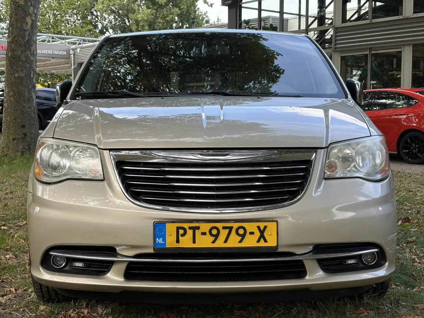 Chrysler Grand Voyager 3.6 V6 Stow & Go LIMITED Gold - 2