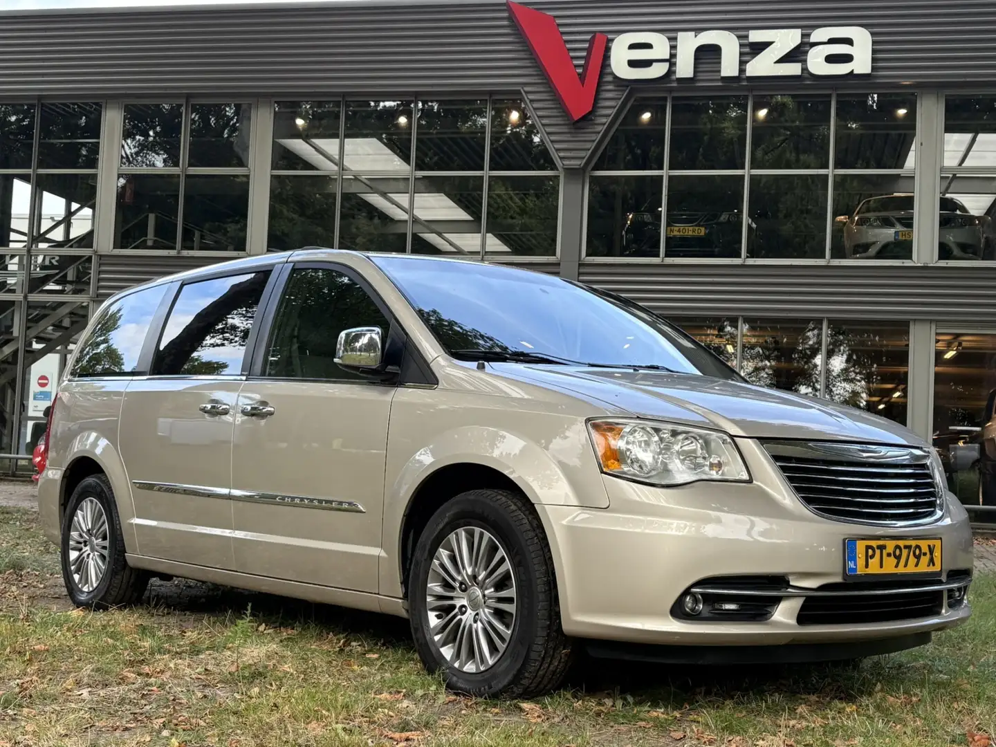 Chrysler Grand Voyager 3.6 V6 Stow & Go LIMITED Gold - 1