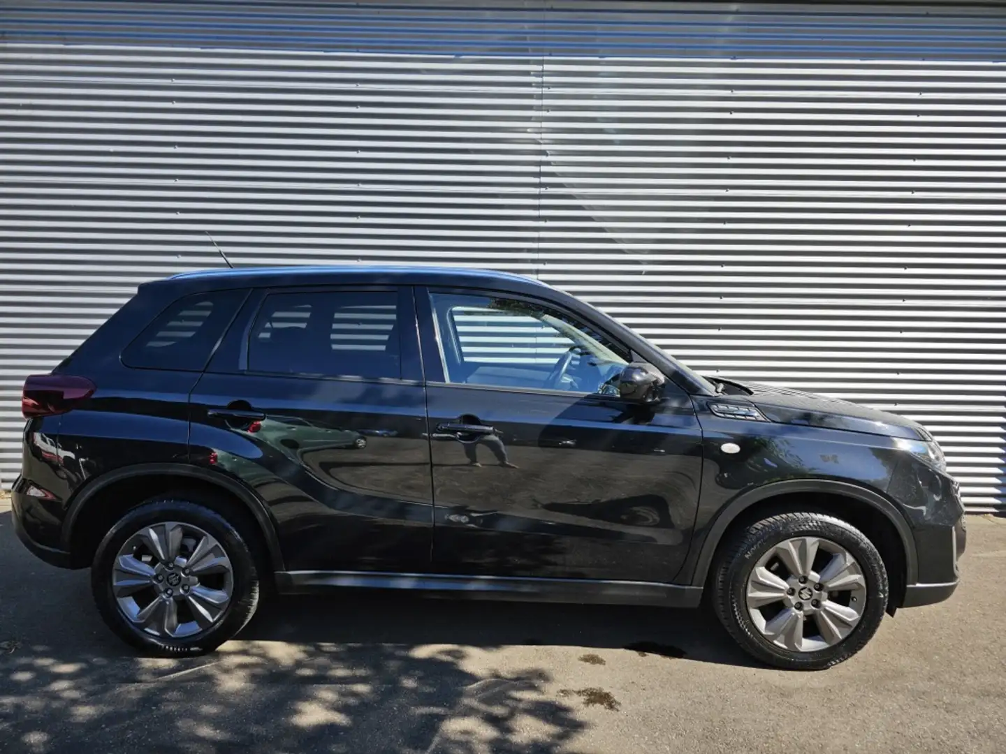 Suzuki Vitara 1.4 B.jet Select Smart Hybrid Schwarz - 1