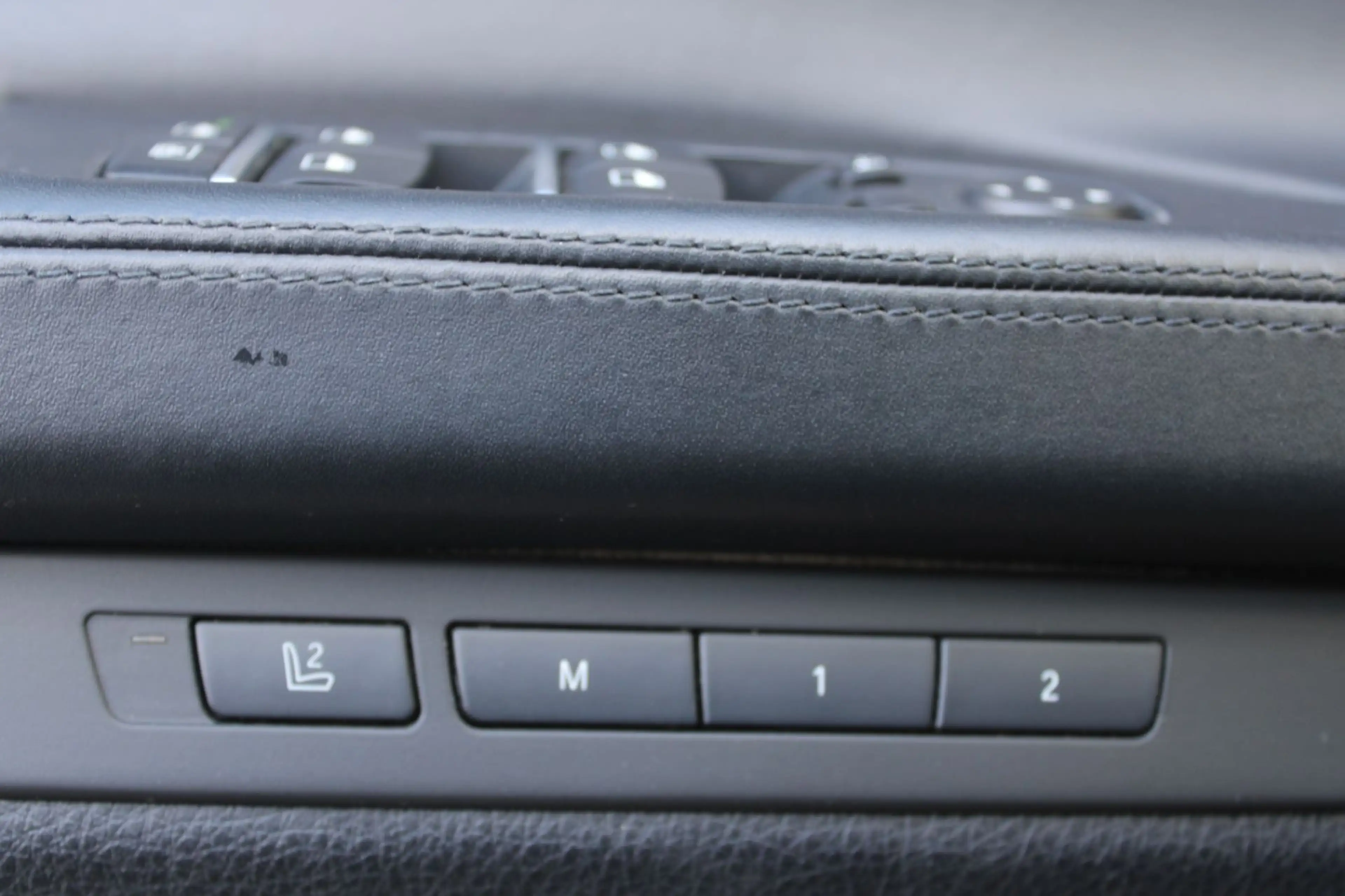 BMW 750 i *SPUR*TOTWINKEL*HEADUP*MAX VOLL!! — photo 15