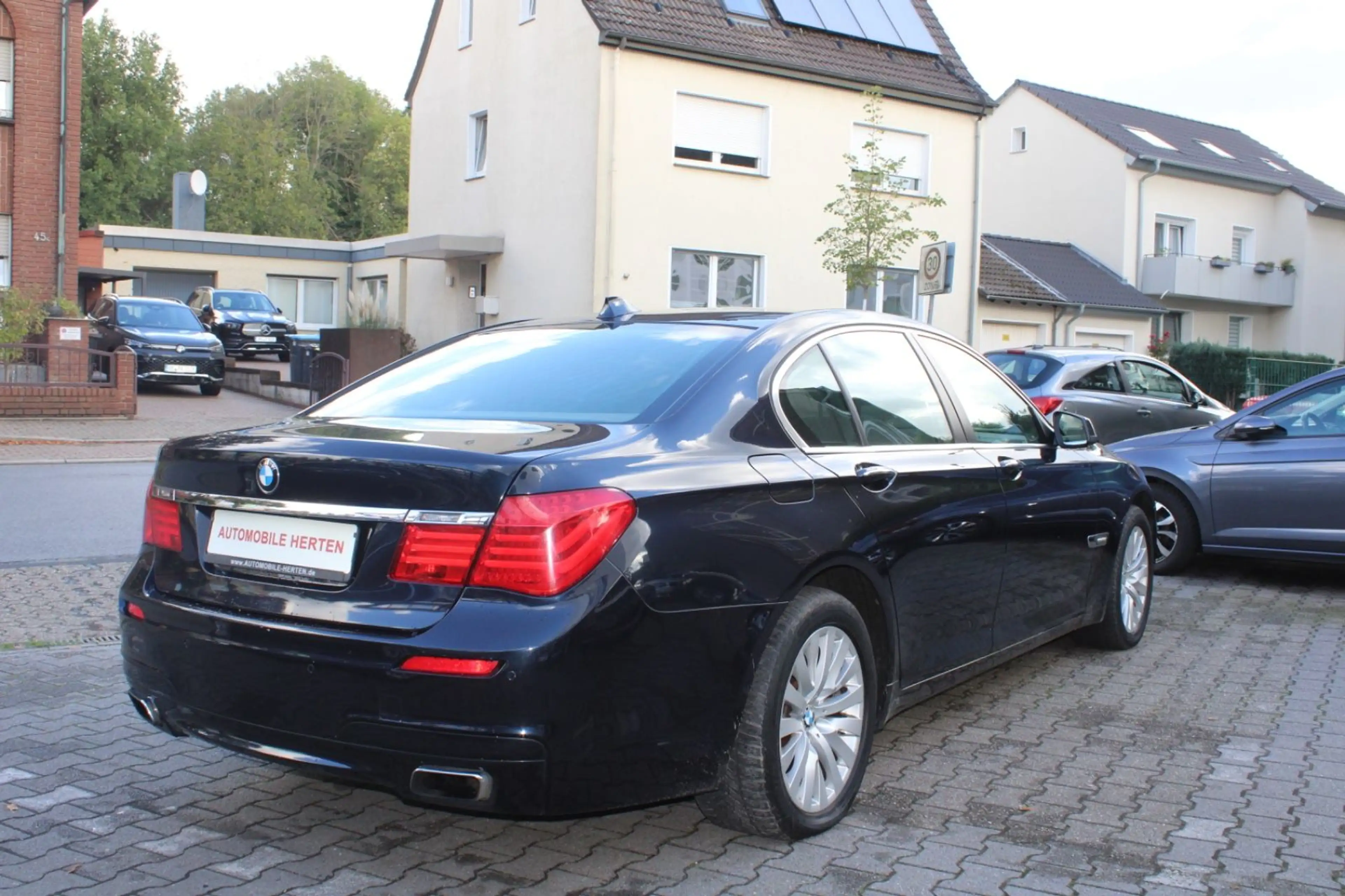 BMW 750 i *SPUR*TOTWINKEL*HEADUP*MAX VOLL!! — photo 9