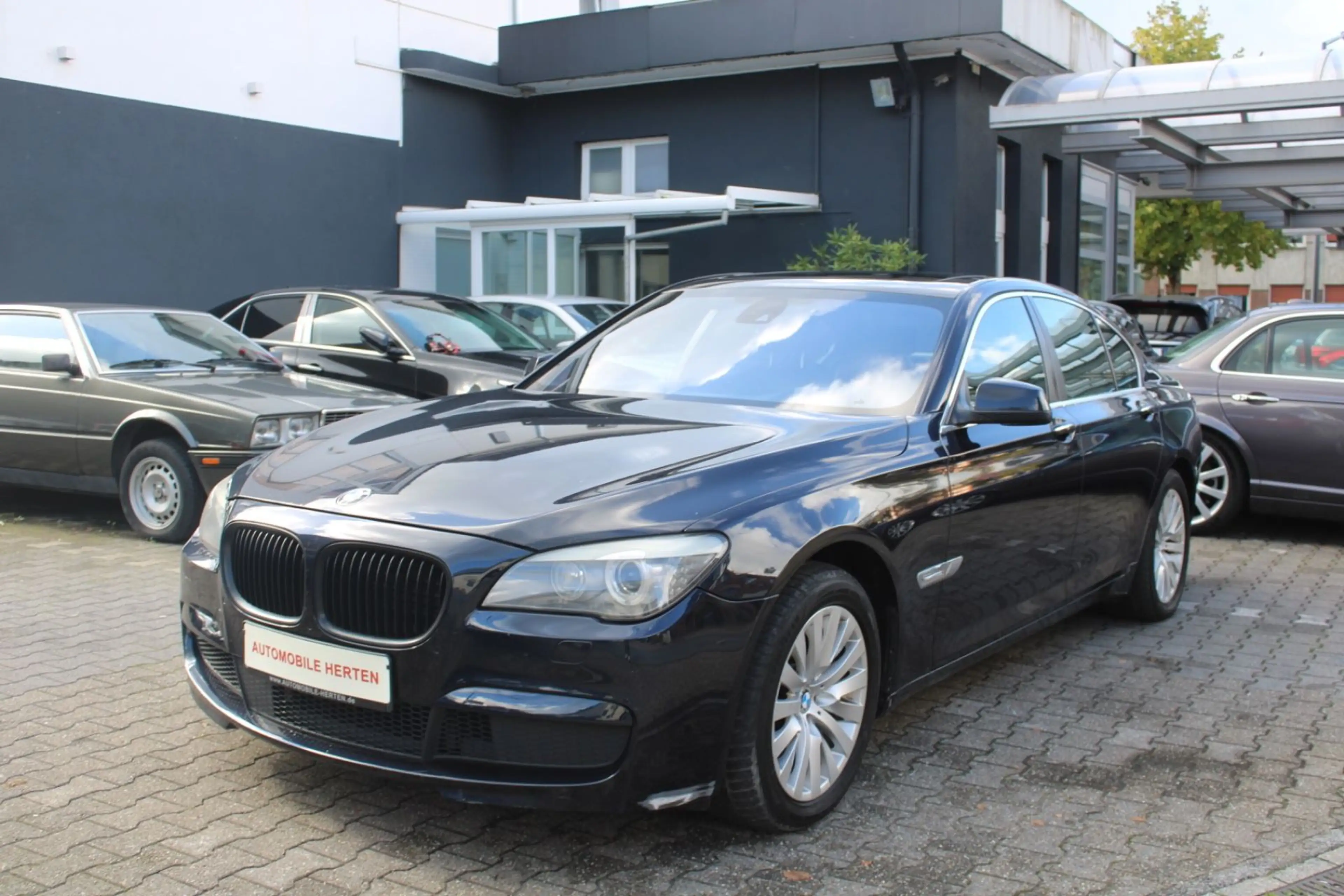 BMW 750 i *SPUR*TOTWINKEL*HEADUP*MAX VOLL!!