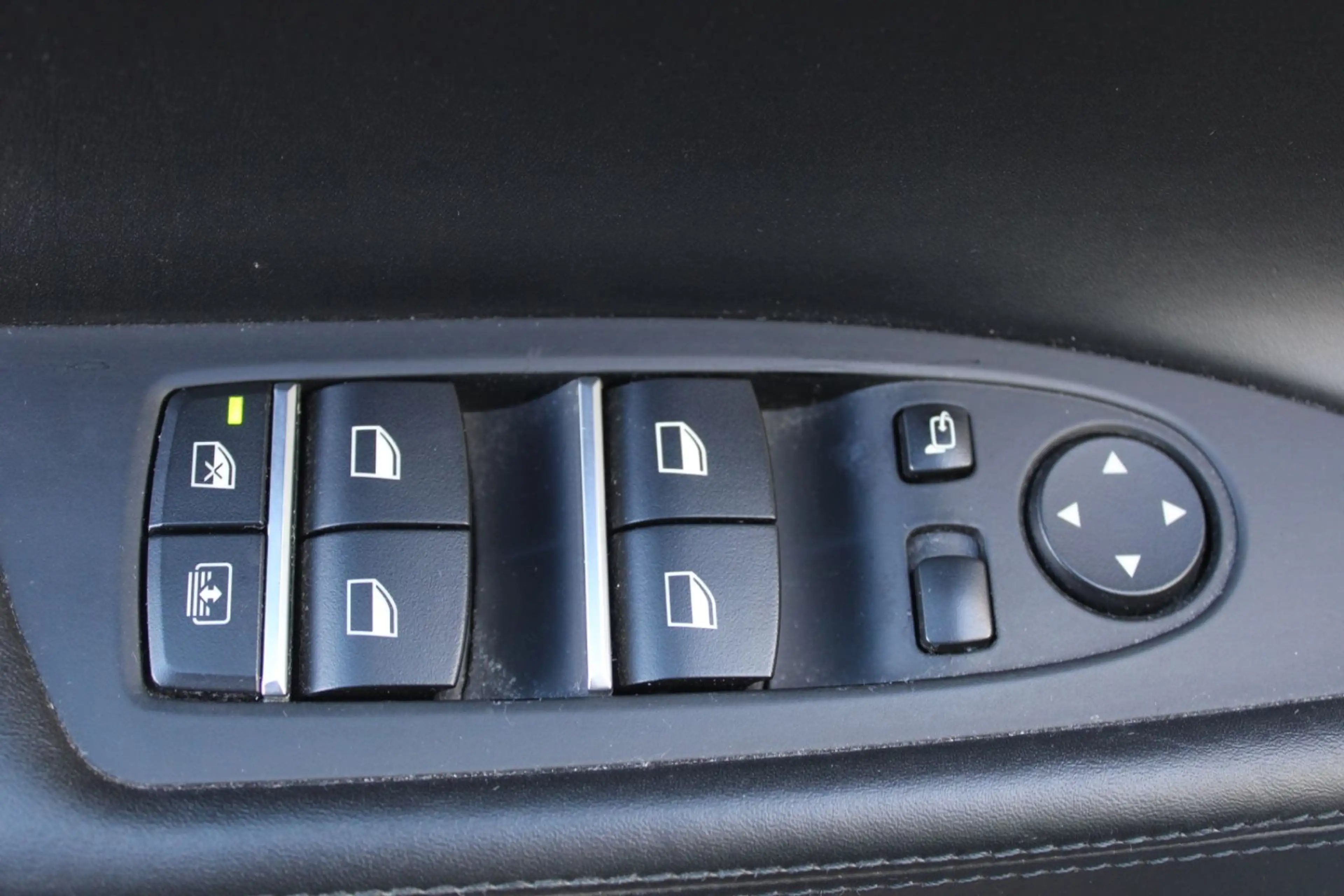 BMW 750 i *SPUR*TOTWINKEL*HEADUP*MAX VOLL!! — photo 13