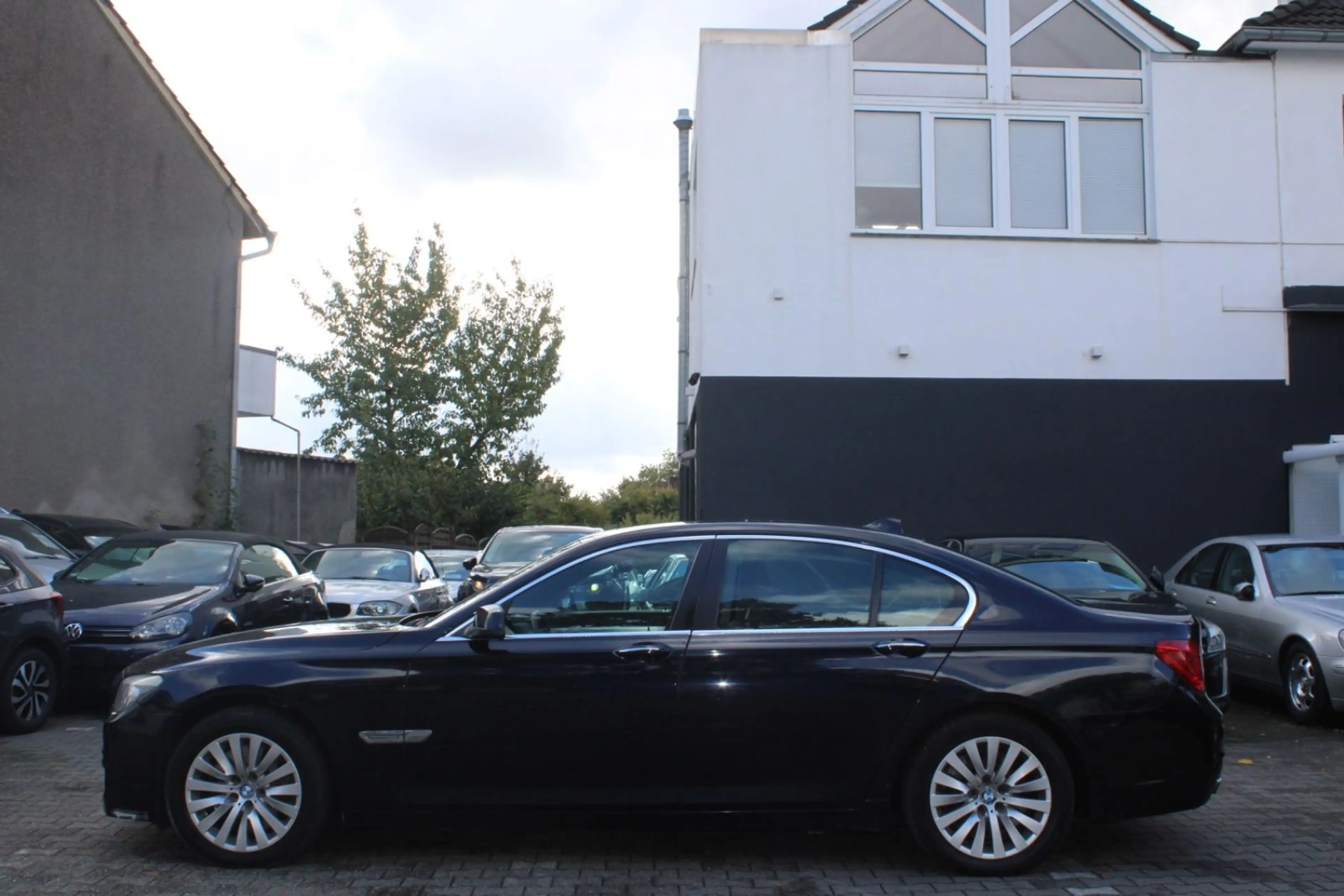 BMW 750 i *SPUR*TOTWINKEL*HEADUP*MAX VOLL!! — photo 7