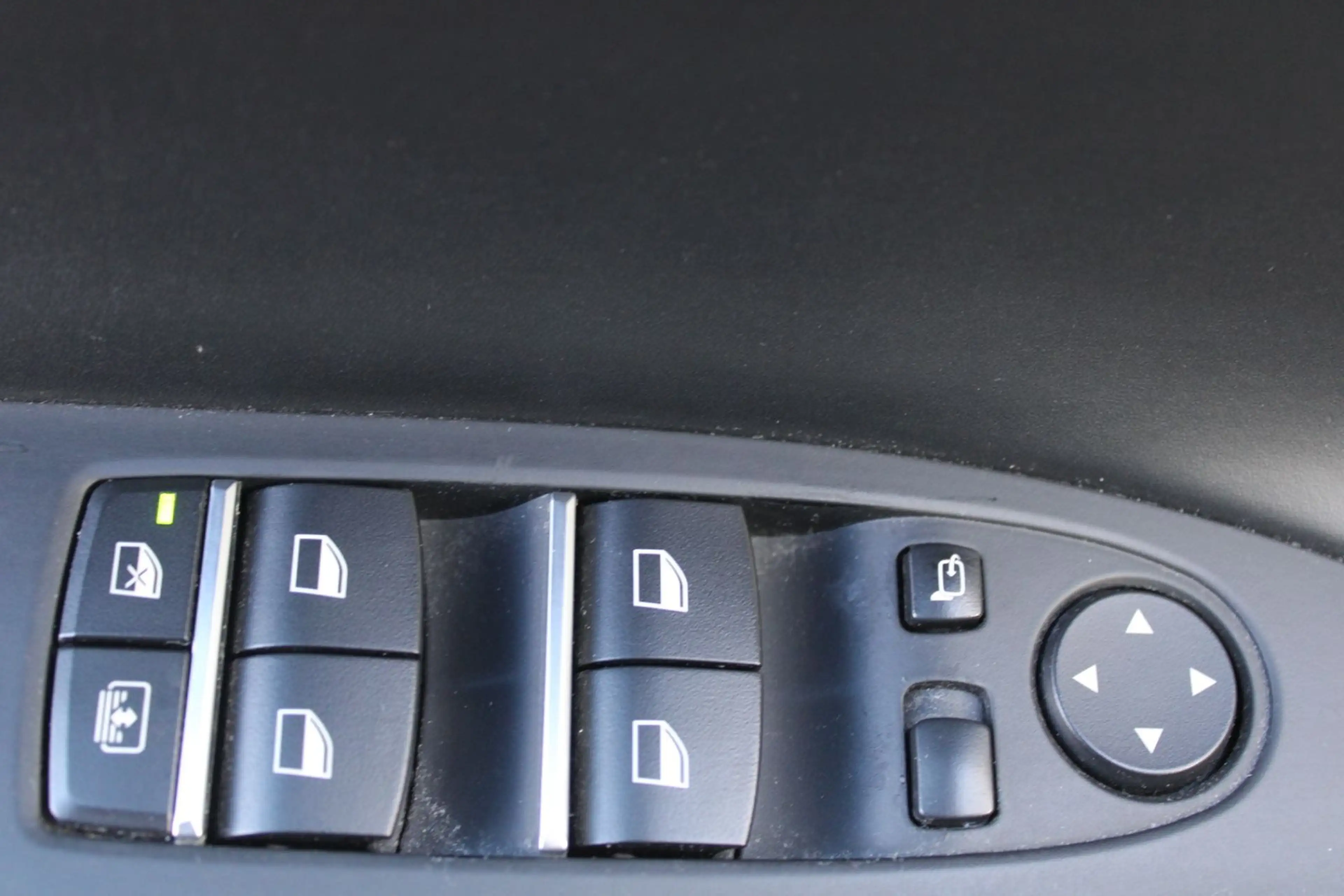 BMW 750 i *SPUR*TOTWINKEL*HEADUP*MAX VOLL!! — photo 14
