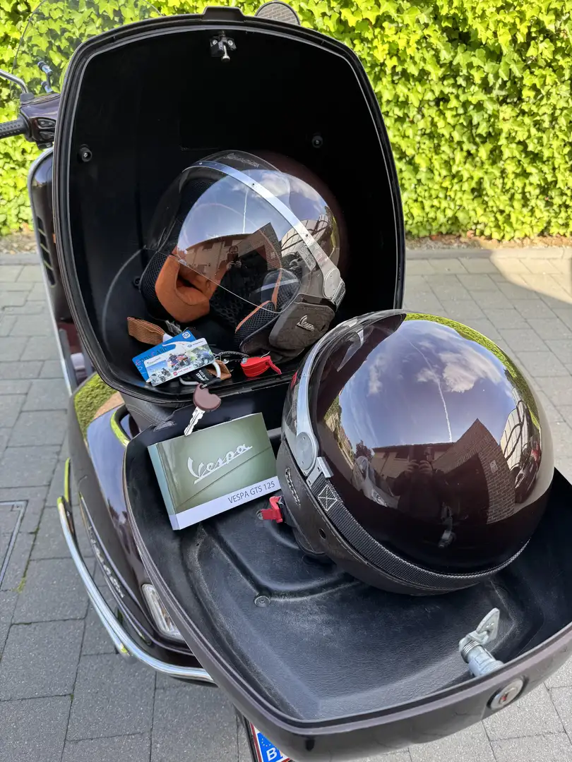 Piaggio GTS 125 kleur Marone Touring Barna - 1