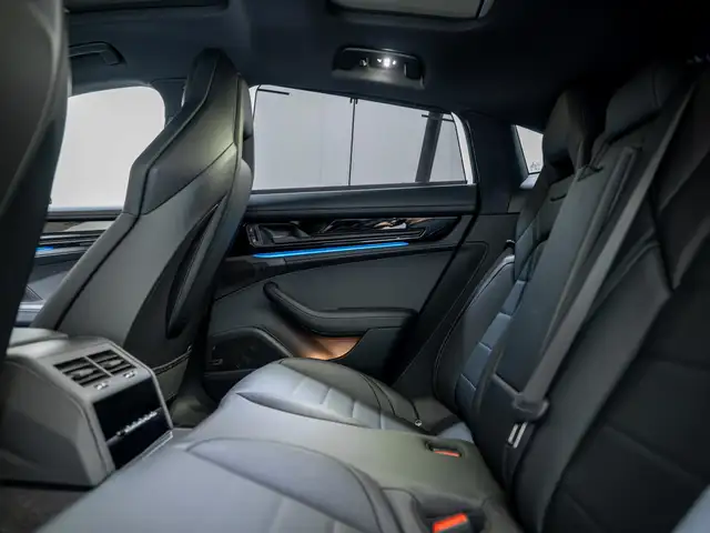 Porsche Panamera view 19