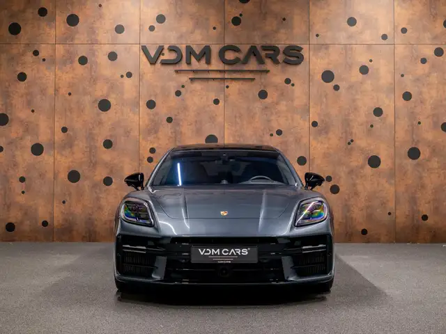 Porsche Panamera view 8