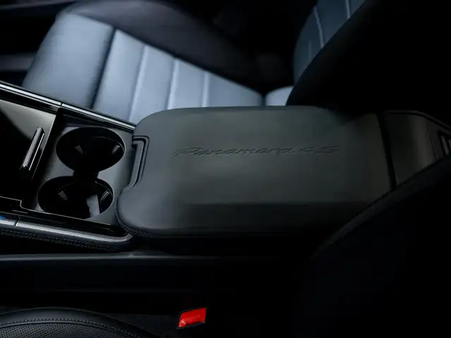 Porsche Panamera view 26