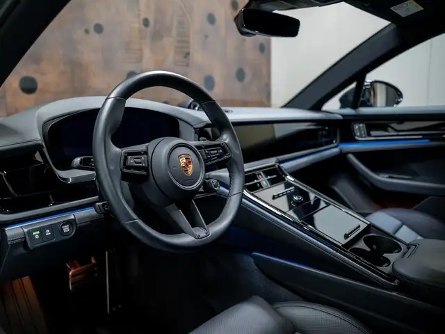 Porsche Panamera view 22