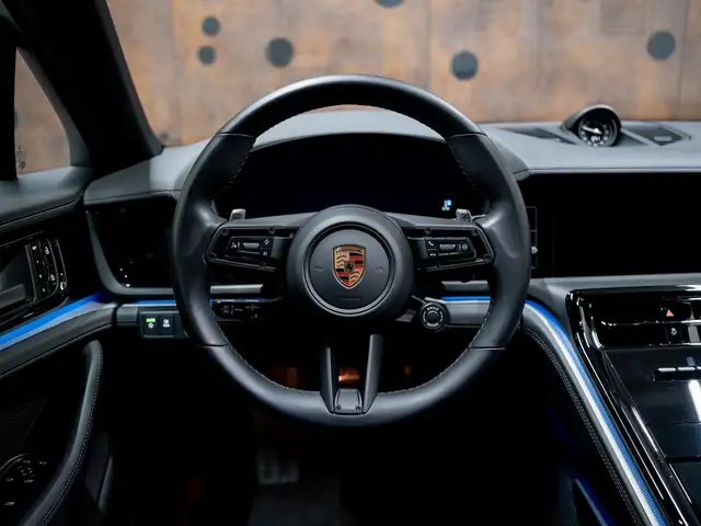 Porsche Panamera view 21