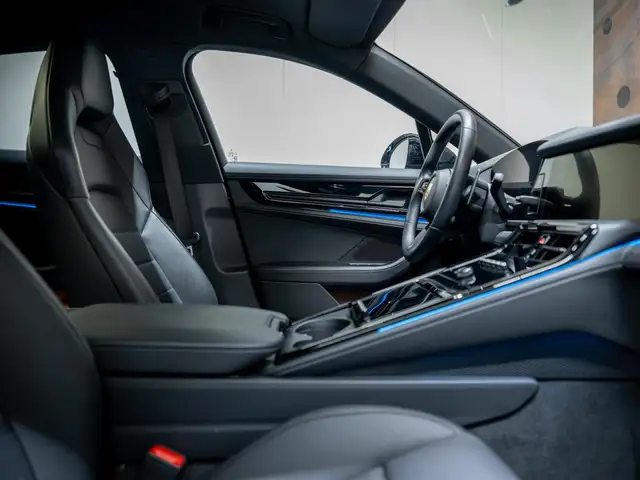 Porsche Panamera view 17