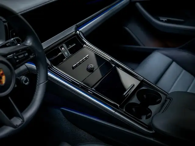 Porsche Panamera view 28