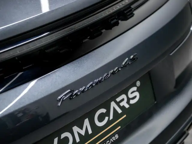 Porsche Panamera view 9