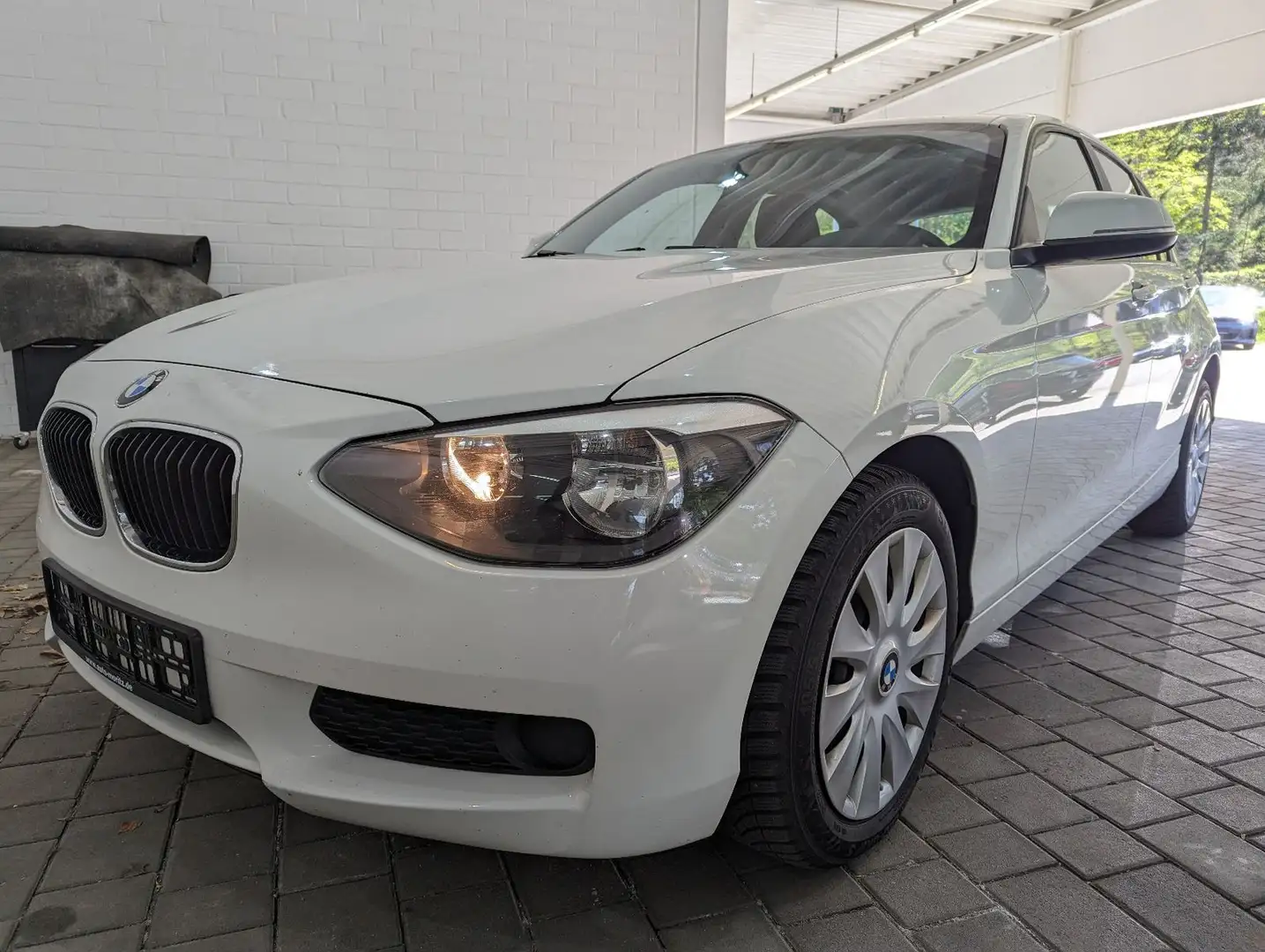 BMW 114 5 trg. "TÜV-NEU" Bílá - 1