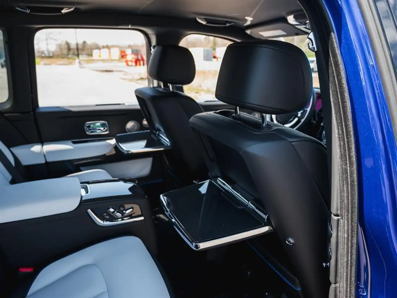 Rolls-Royce Cullinan снимка Rolls-Royce Cullinan