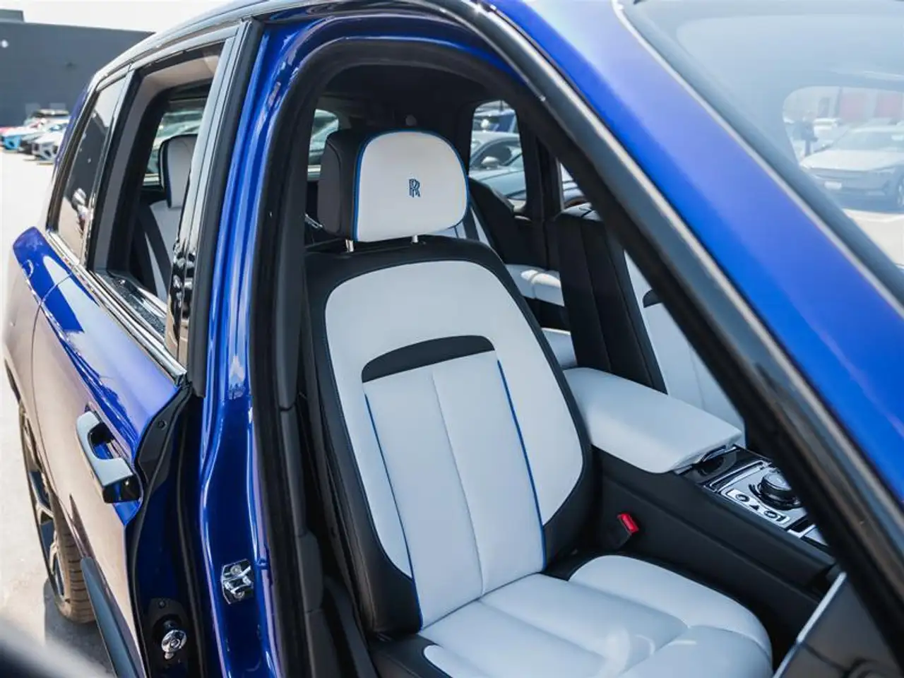 Rolls-Royce Cullinan снимка Rolls-Royce Cullinan
