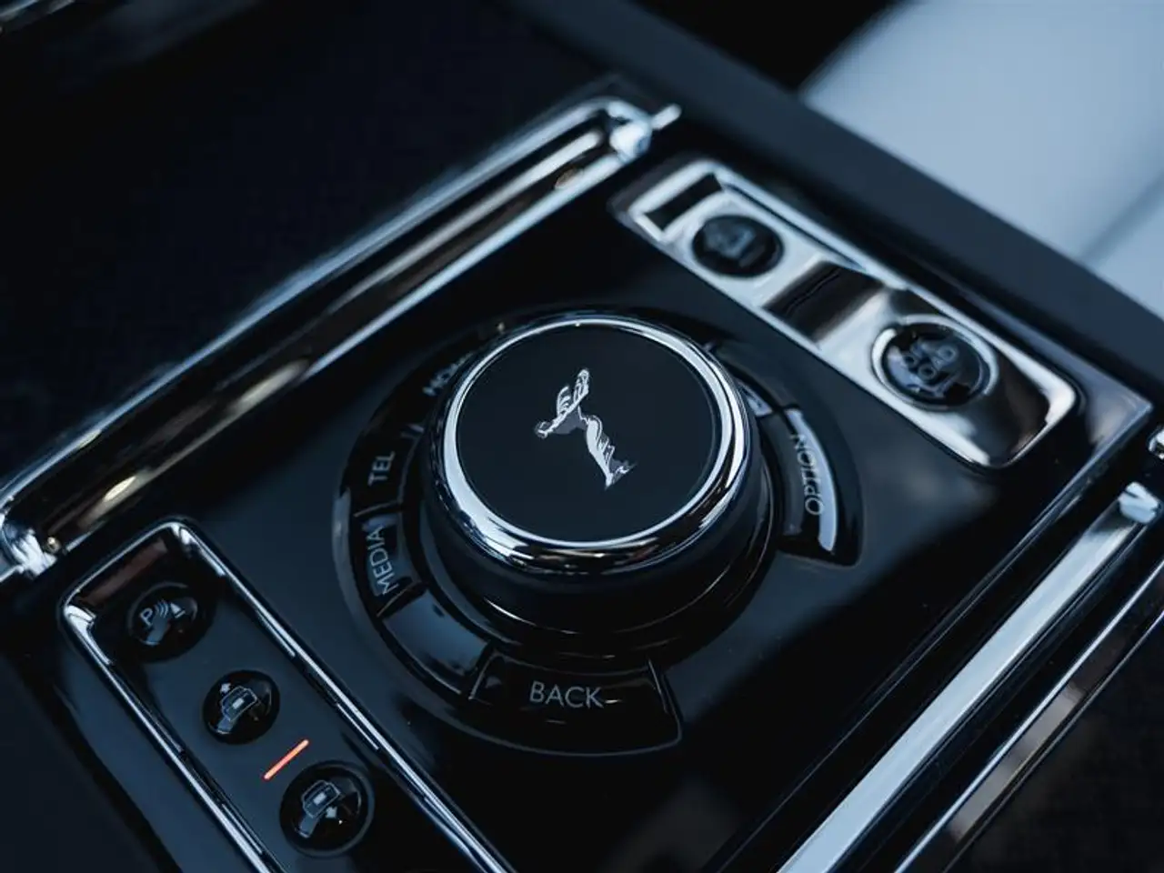 Rolls-Royce Cullinan снимка Rolls-Royce Cullinan