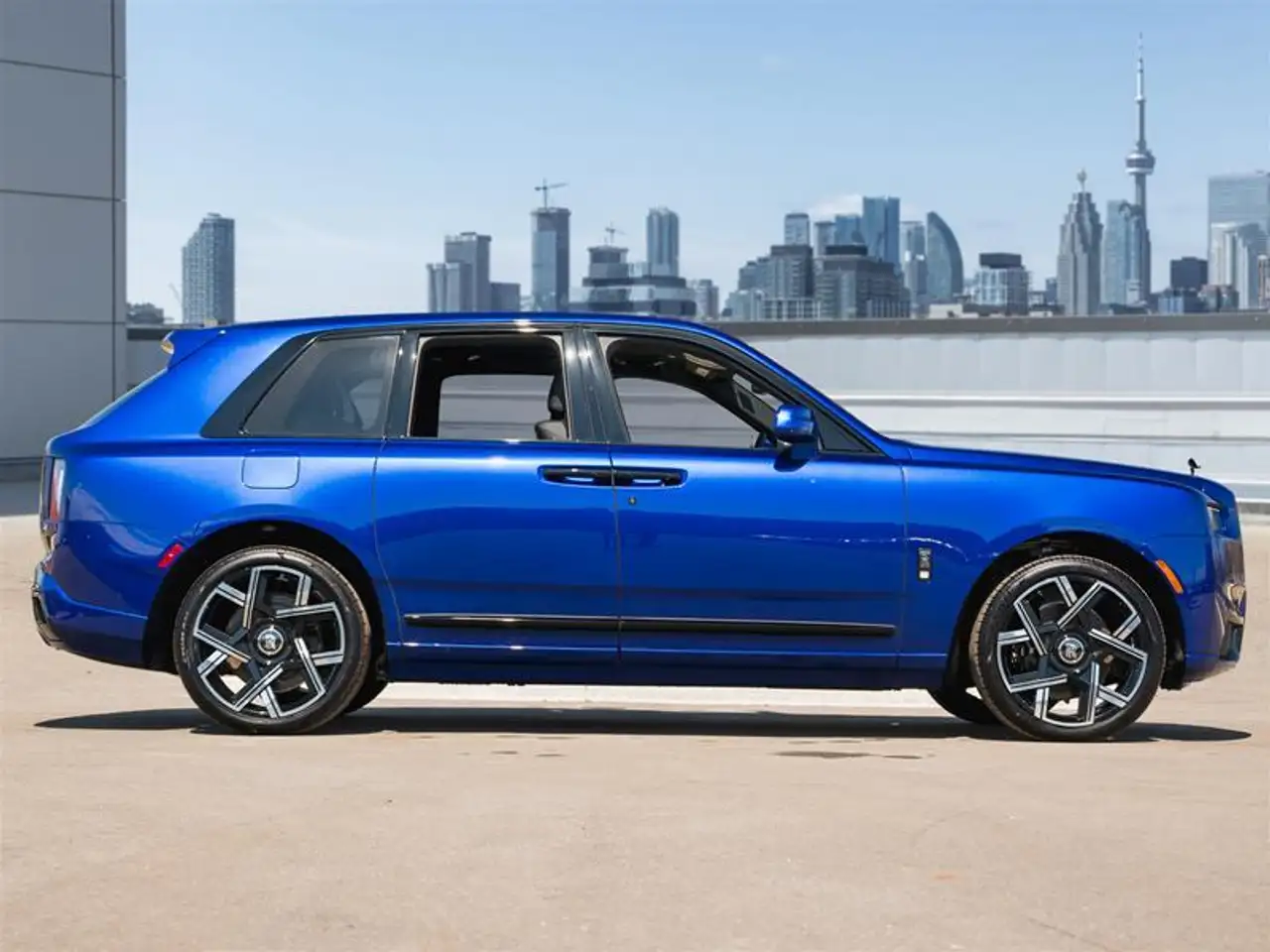 Rolls-Royce Cullinan снимка Rolls-Royce Cullinan