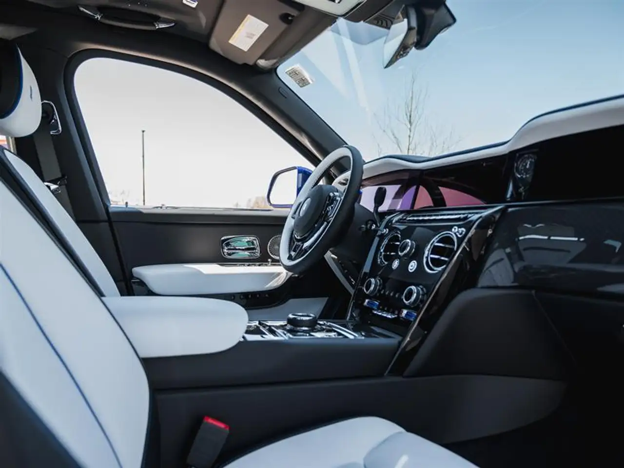 Rolls-Royce Cullinan снимка Rolls-Royce Cullinan