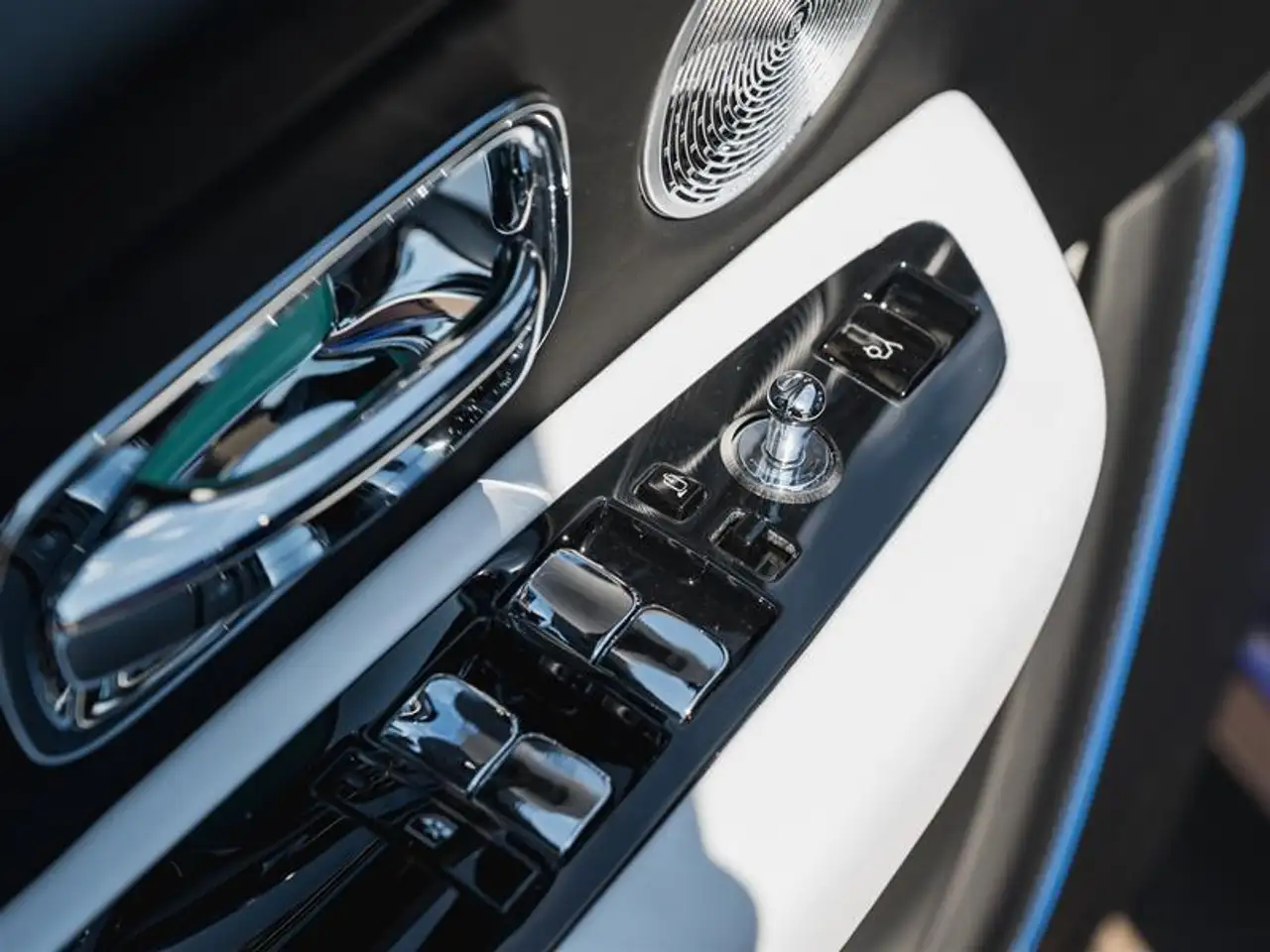 Rolls-Royce Cullinan снимка Rolls-Royce Cullinan