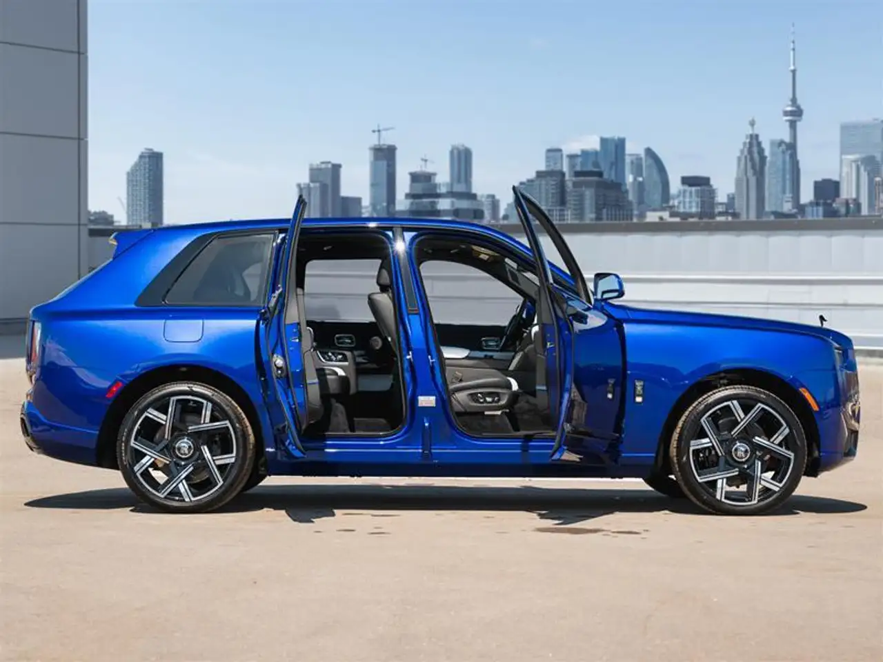 Rolls-Royce Cullinan снимка Rolls-Royce Cullinan