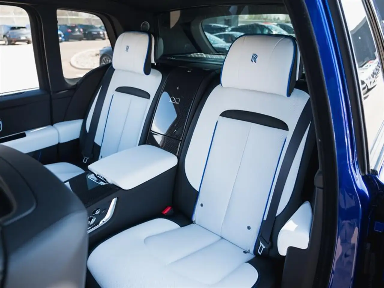 Rolls-Royce Cullinan снимка Rolls-Royce Cullinan