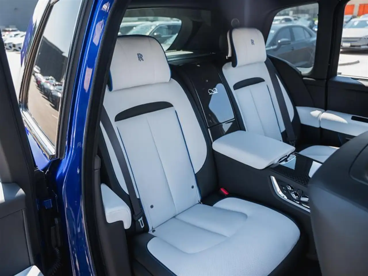 Rolls-Royce Cullinan снимка Rolls-Royce Cullinan