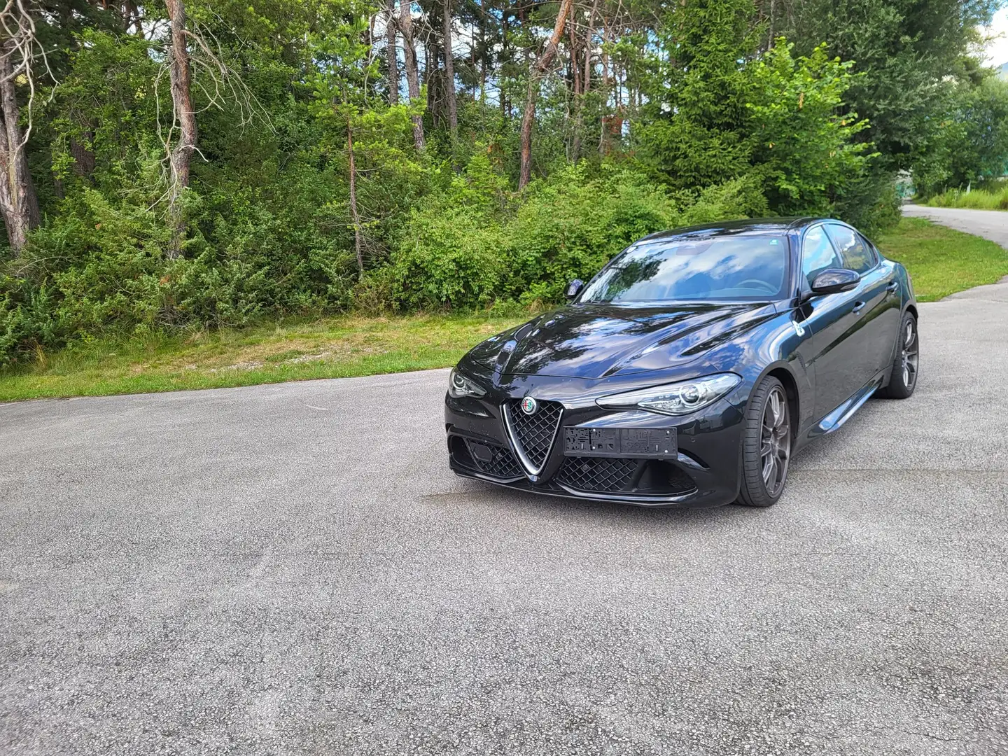 Alfa Romeo Giulia Quadrifoglio 2,9T V6 510 AT RWD Schwarz - 1