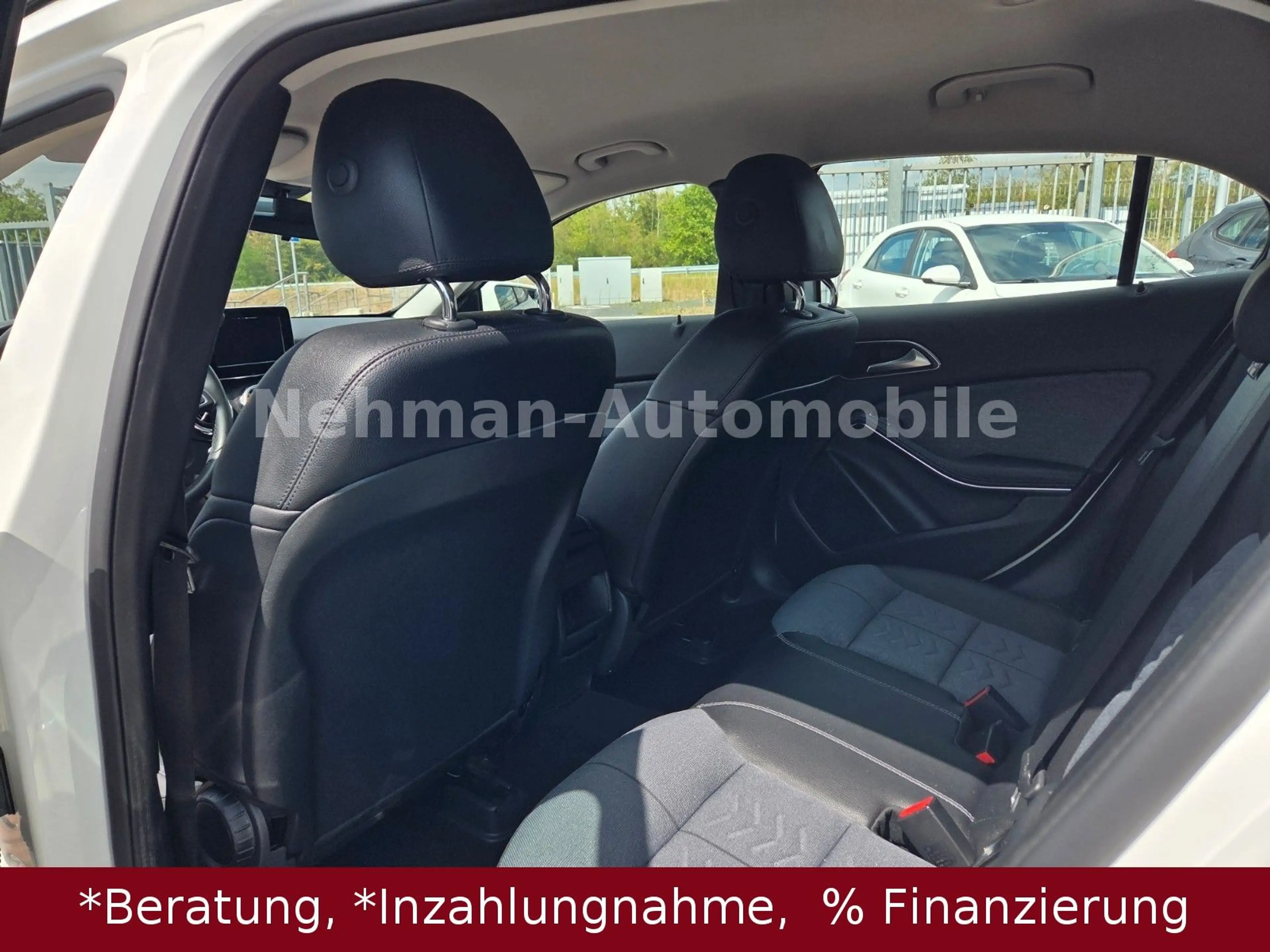 Mercedes-Benz GLA 180 GLA Style Automatik — photo 11