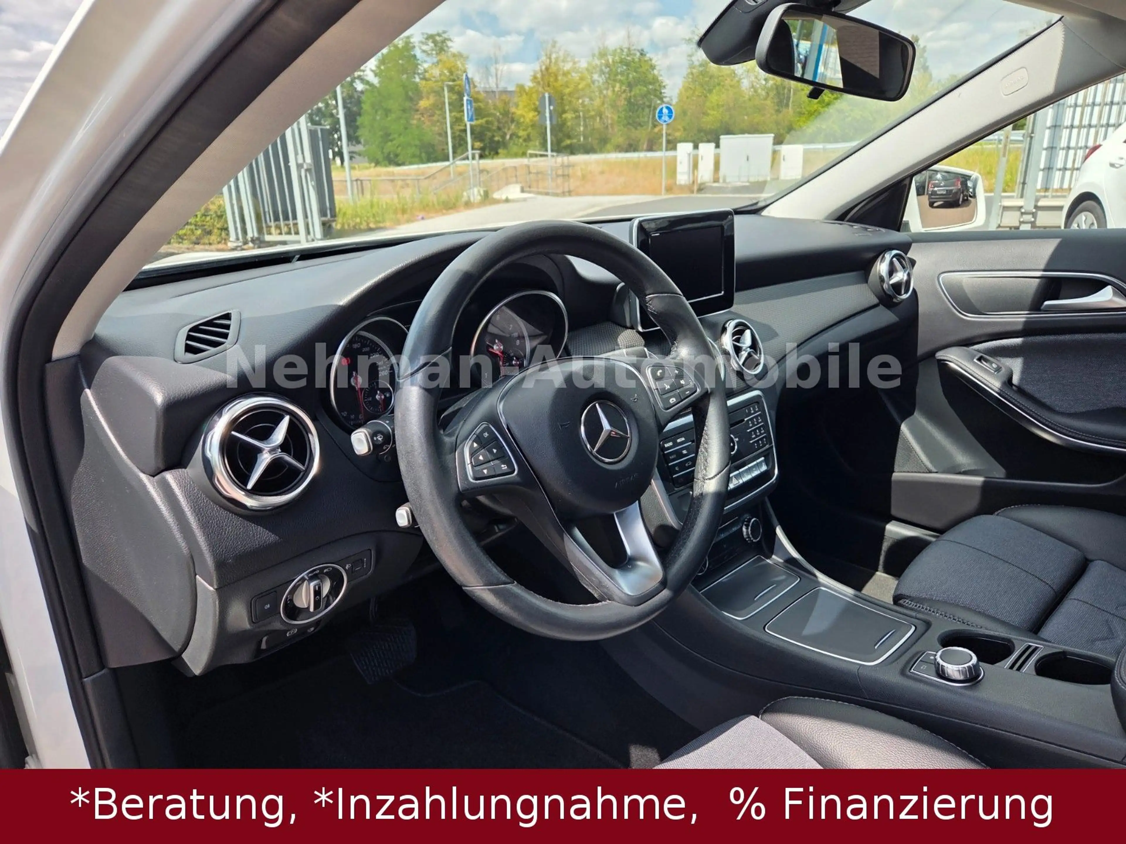 Mercedes-Benz GLA 180 GLA Style Automatik — photo 9