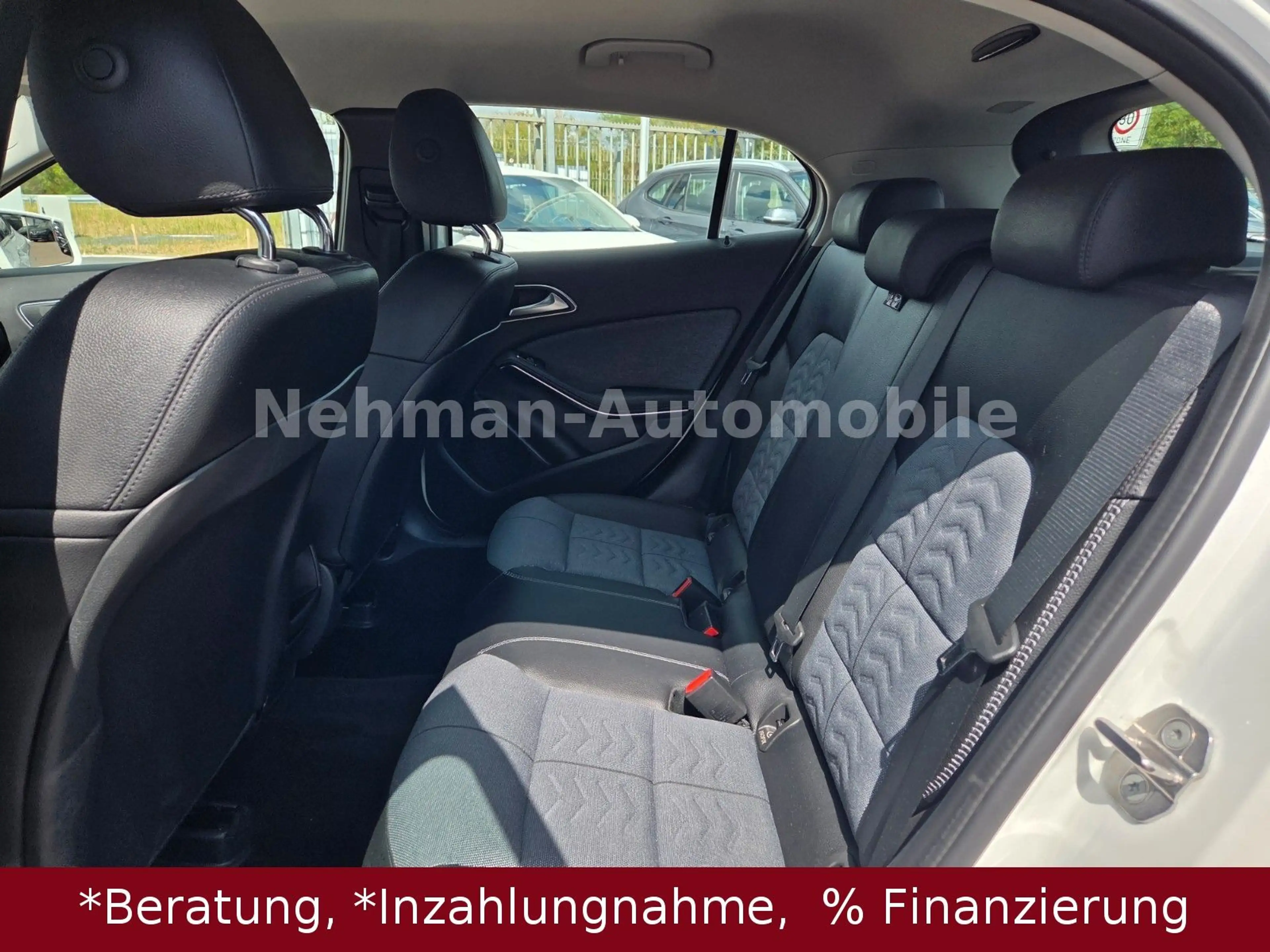 Mercedes-Benz GLA 180 GLA Style Automatik — photo 12