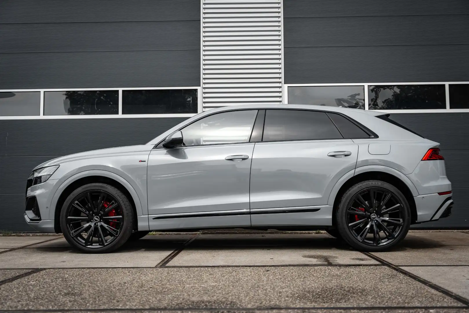 Audi Q8 55 TFSI e quattro |RS Zetels | Softclose  | B&O | Grigio - 2