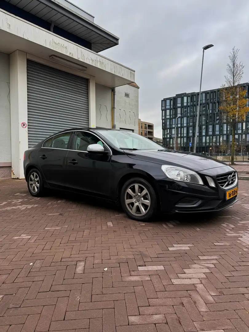 Volvo S60 1.6 DRIVe R-Design Zwart - 1