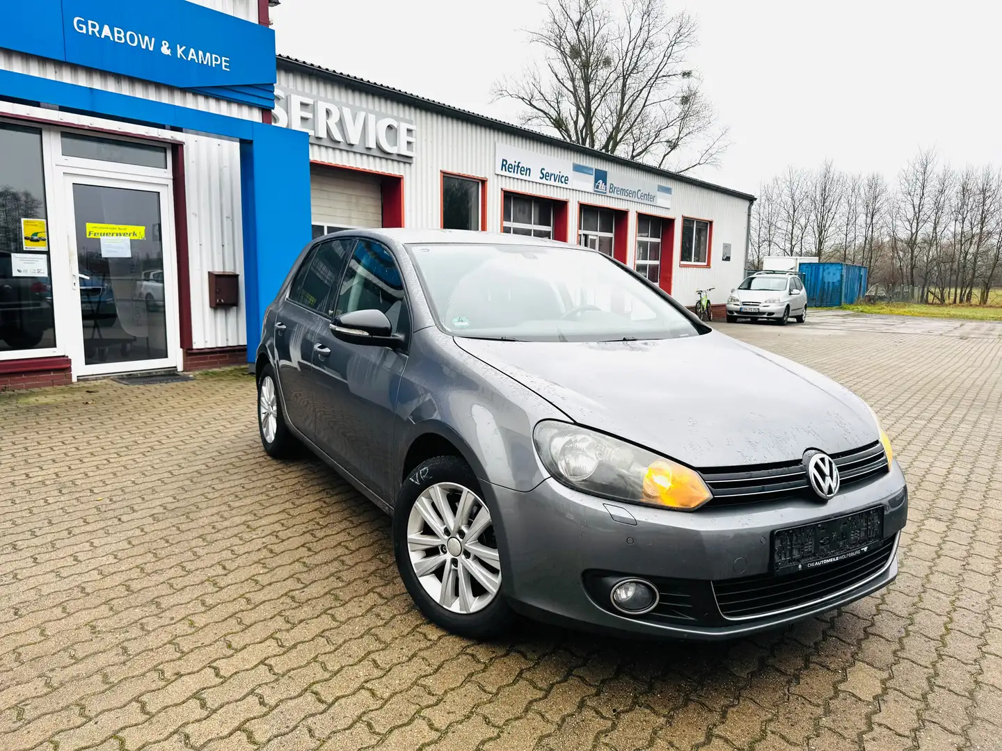 Volkswagen Golf 1.2 TSI Style Grau - 2