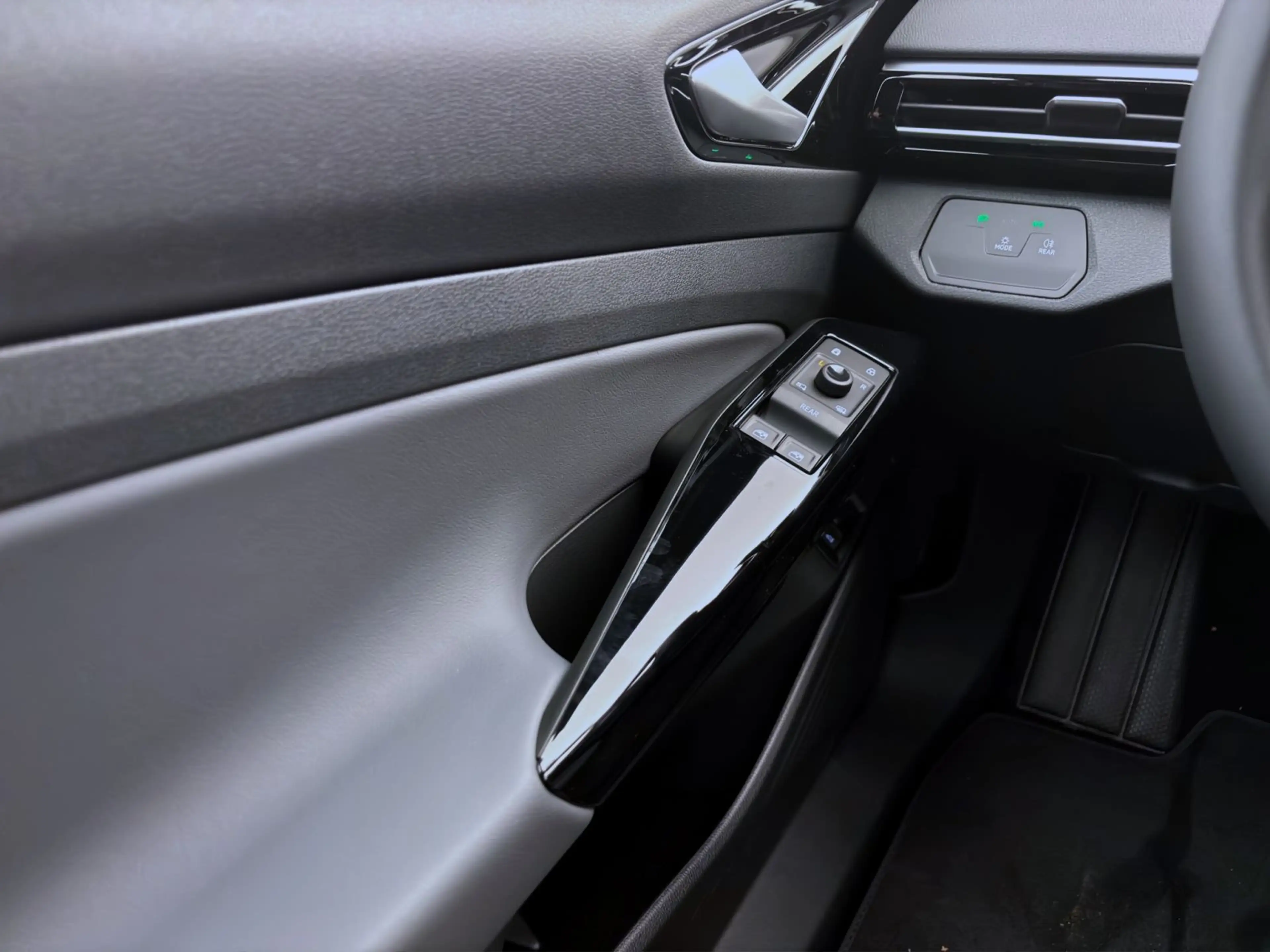 Volkswagen ID.4 PURE ENERGY AHK NAVI KAMERA SITZHZG — photo 11