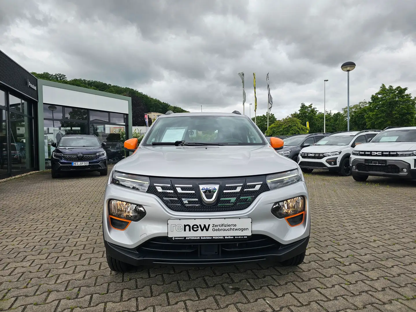 Dacia Spring 45 Comfort Plus Navi Kamera CCS Ganzjahresreifen Grau - 2