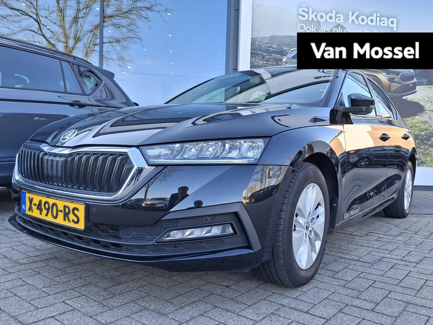 Skoda Octavia 1.0 e-TSI Ambition | Parkeersensoren | Verwarmbare Zwart - 1