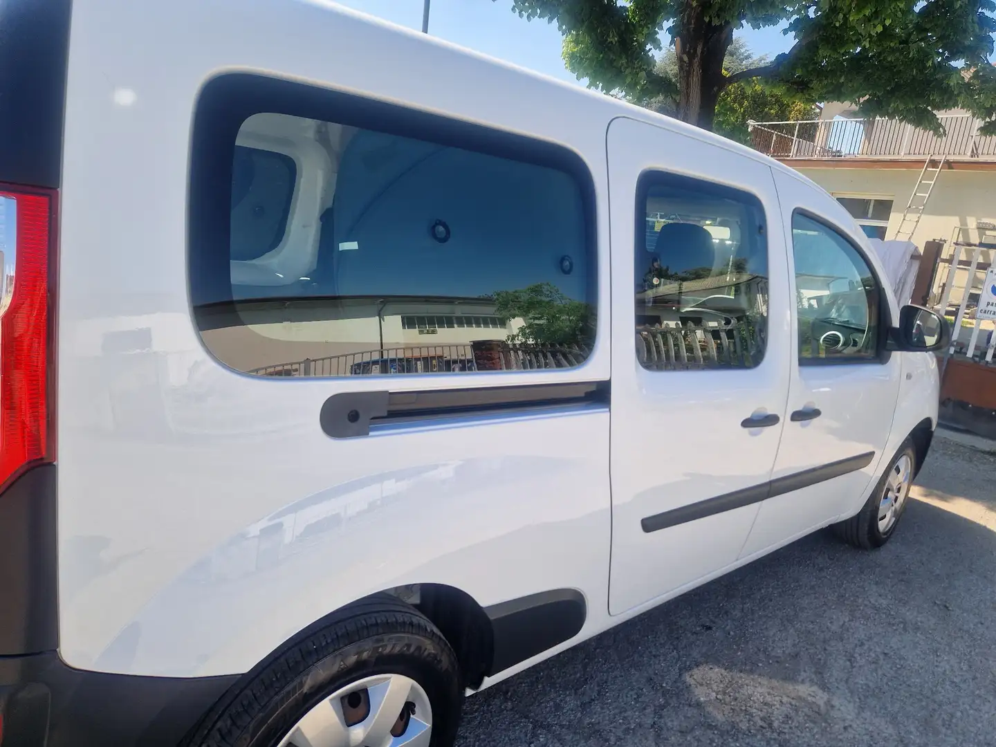 Renault Kangoo E-TECH - 2