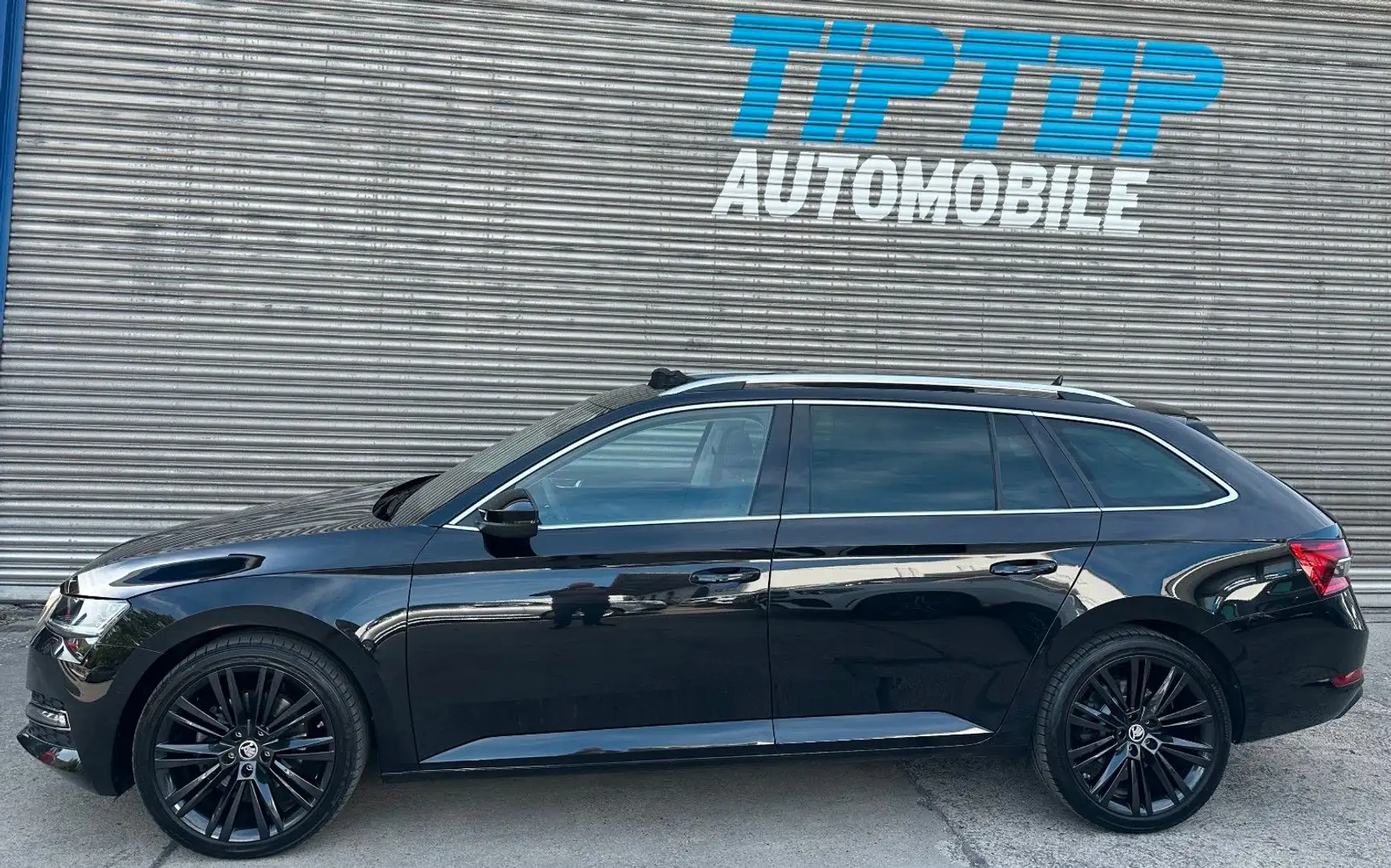 Skoda Superb Combi Style*360°KAM*PANO*VIRTUAL*LED*AHK* Czarny - 2