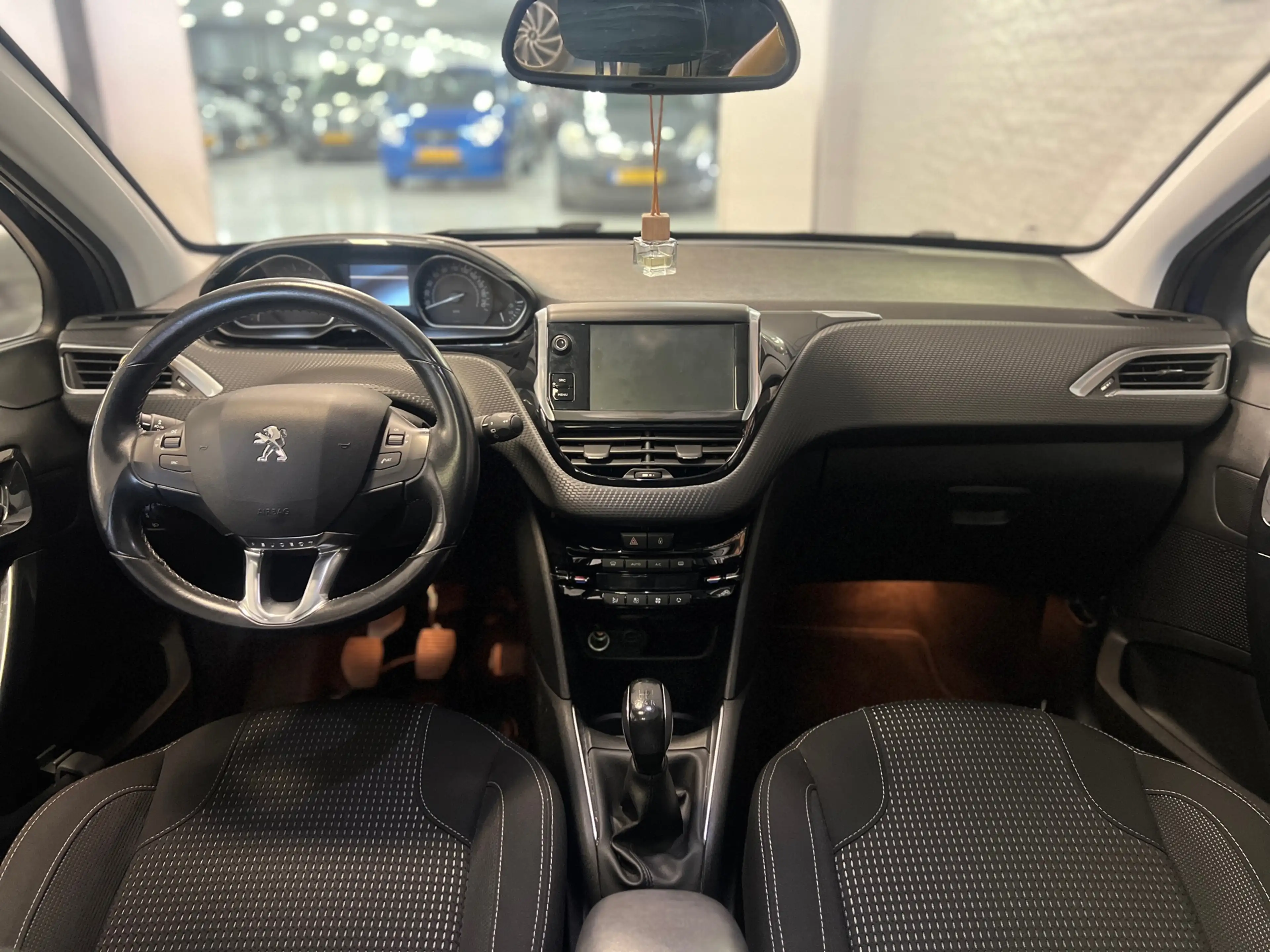 Peugeot 208 1.2 PureTech Allure | Nieuwe APK | Camera | pano — photo 11