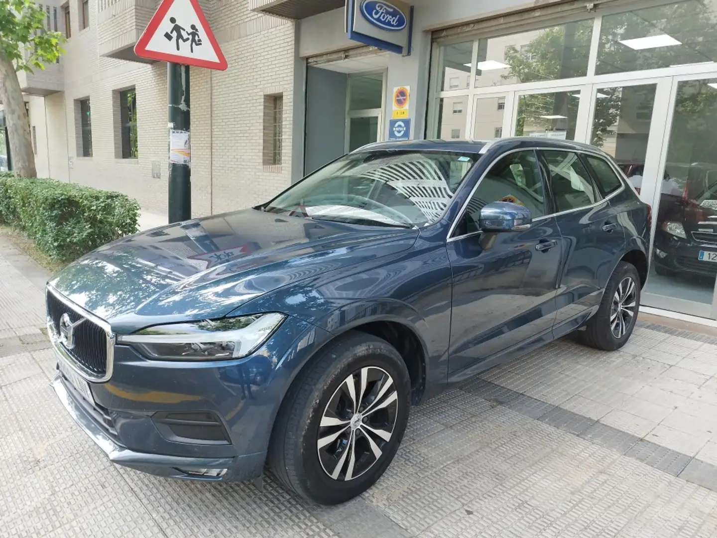 Volvo XC60 B4 Momentum Pro FWD Aut. Blau - 2