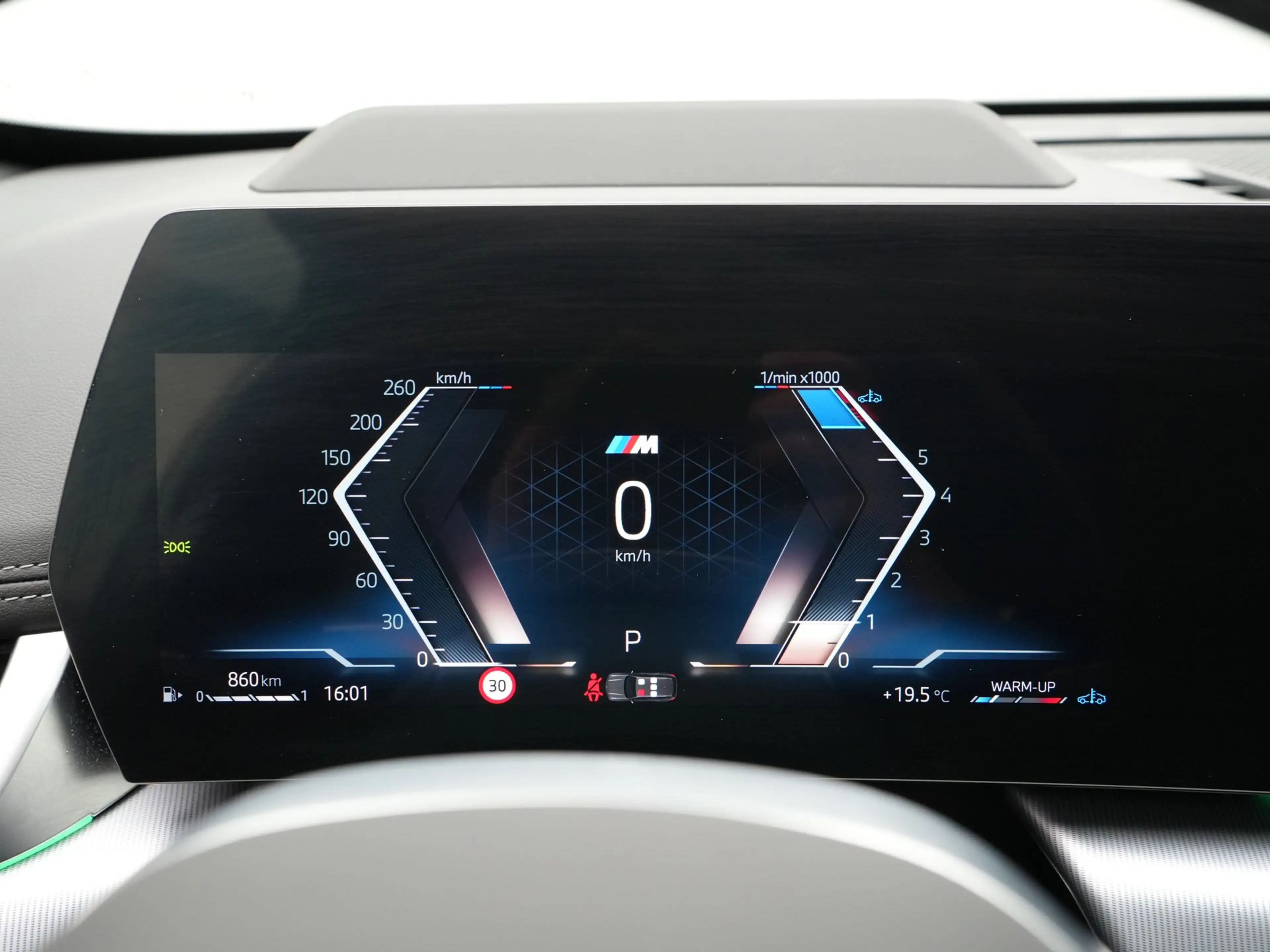 BMW X1 sDrive20i — photo 3